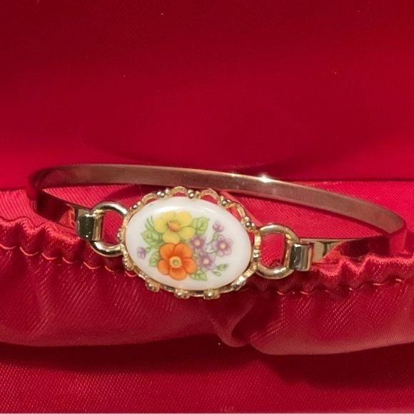 Vintage AVON flower bangle bracelet - Picture 1 of 4